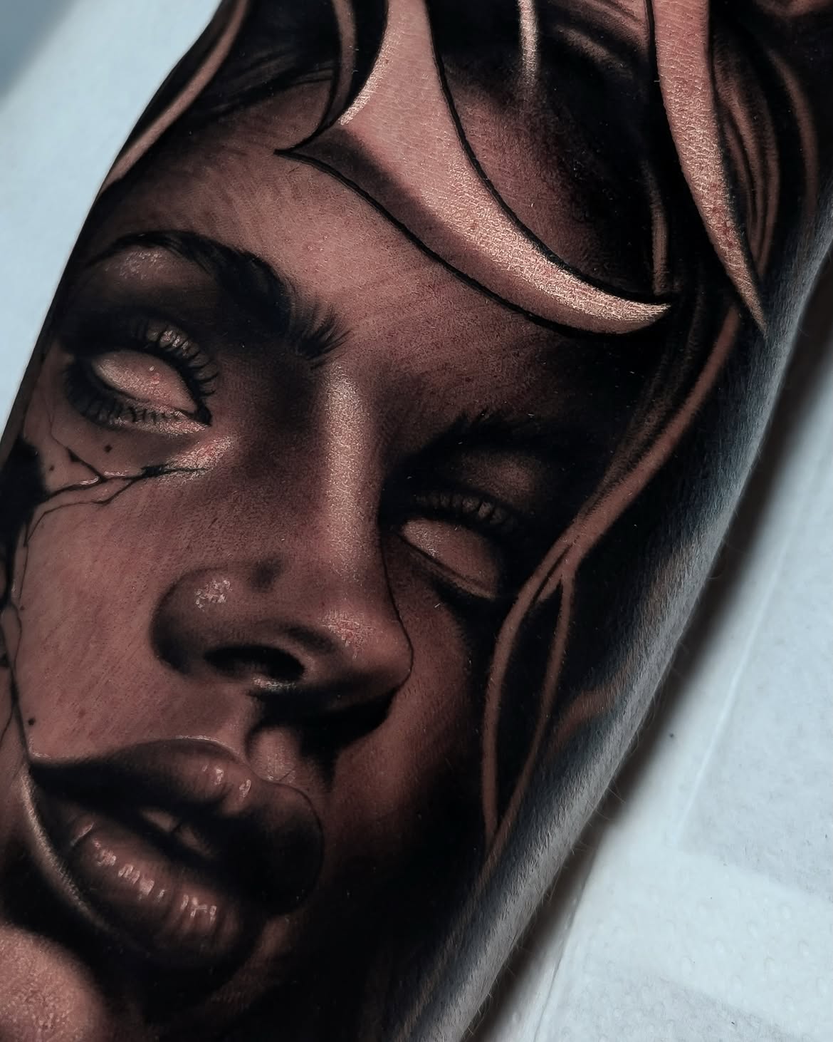 Black & grey realisme, portrait tatovering by Alejandro 